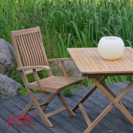 Ergonomischer Klappstuhl mit Armlehnen, gefertigt aus Premium Teak