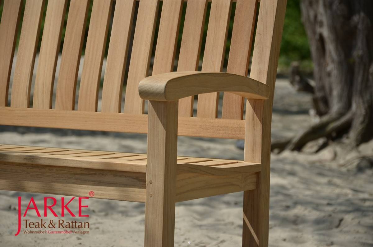 Komfortable Teak Bank Angulia, ergonomische Lattung im Sitz und Rückenfläche