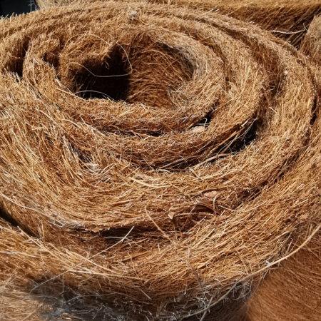 Kokosmatten in diversen Größen. Wickeln Sie damit Ihre Töpfe ein, dann erfrieren Ihre Pflanzen im Winter nicht