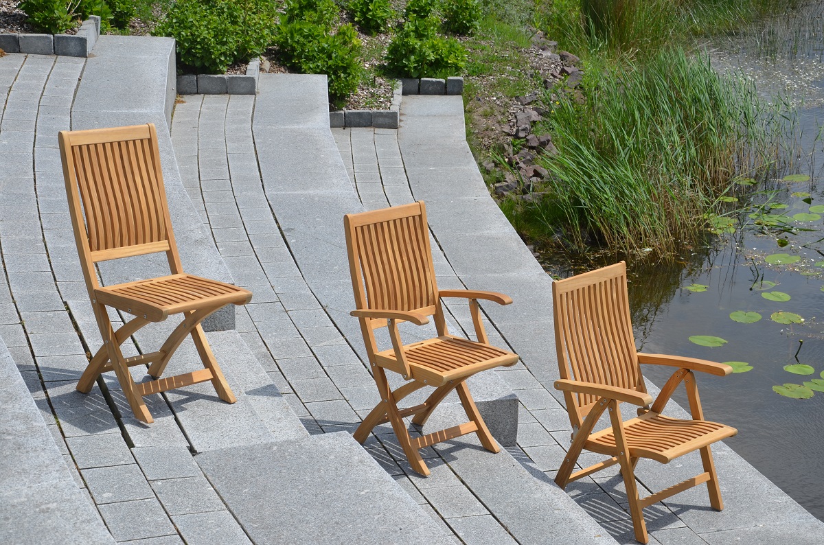 Ergonomischer Teak Hochlehner mit Edelstahlscharnieren