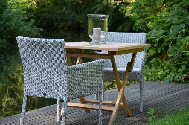 Teak Klapptisch 80 x 80 cm mit 2 Outdoor Stühlen