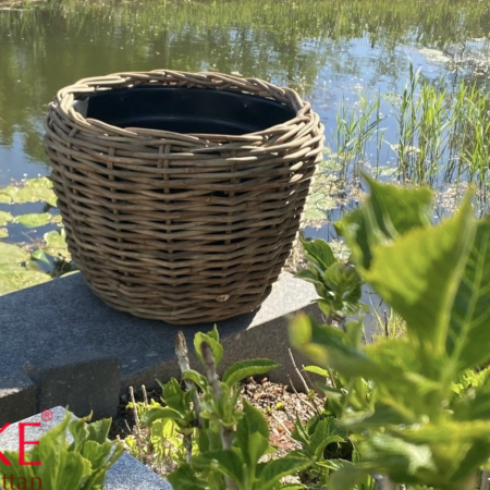 Pflanzkübel aus Kubu, innenliegend mit Plastikpott zur einfachen Bepflanzung, 2 Größen
